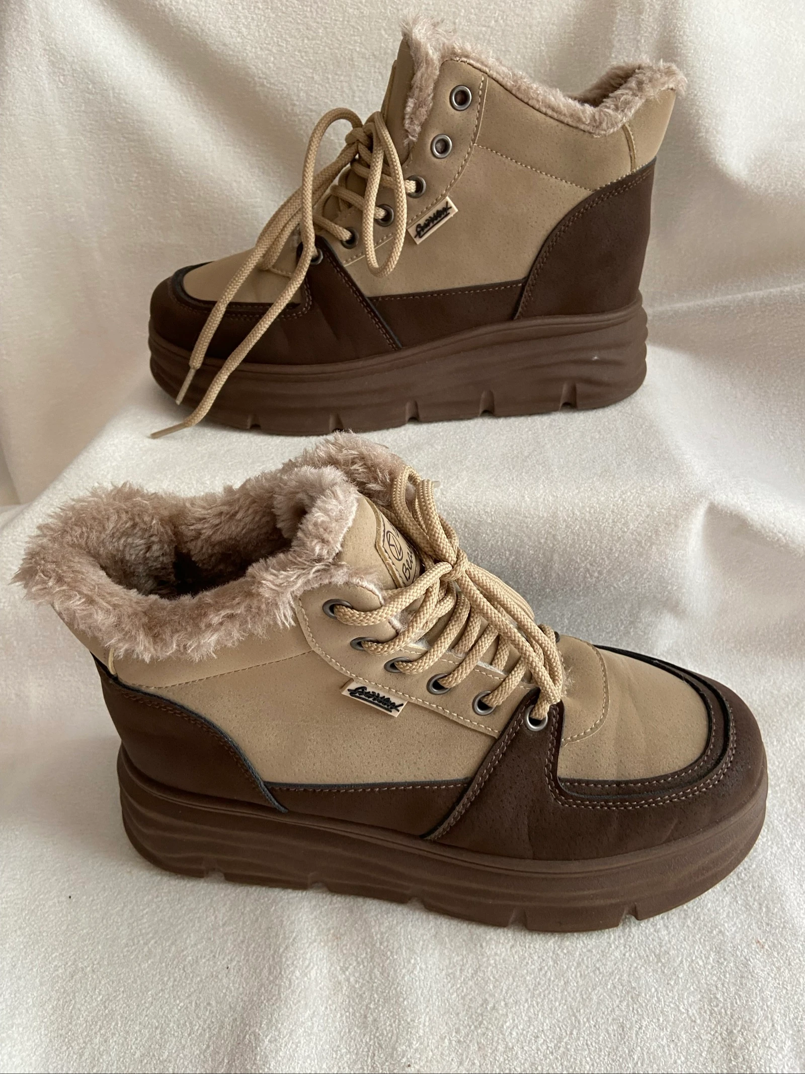 Beige/bruine wandelschoen met voering, plateausole, veters, suède, maat 42•Beautiful – photo 3